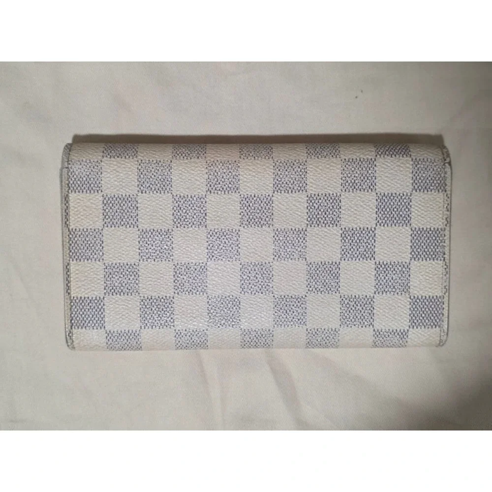 * EXCLUSIVE * Hopescope Louis Vuitton Wallet and Signed Photo - Picture 5 of 10